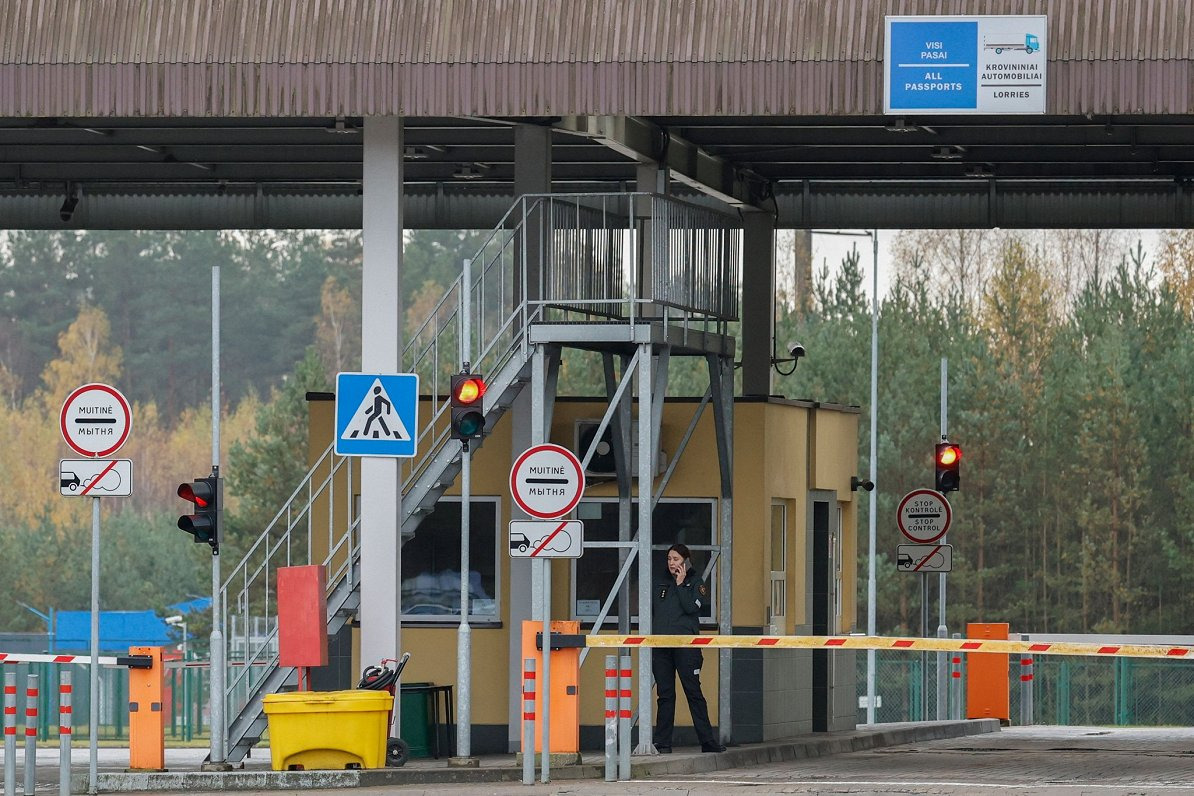 Литва улс Беларусьтай хиллэх хилээ хаажээ